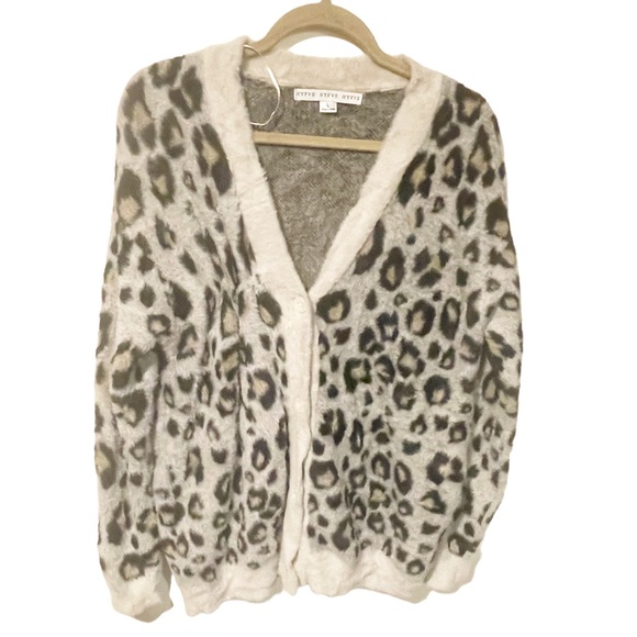 HYFVE Size Large Grey Eyelash Knit Leopard Animal Button Front Cardigan Sweater - Picture 1 of 6